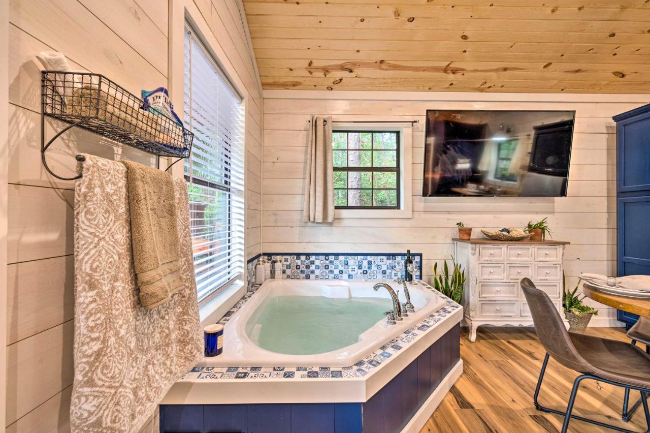 Romantic Broken Bow Cabin With Jacuzzi And Fire Pit! Exteriör bild